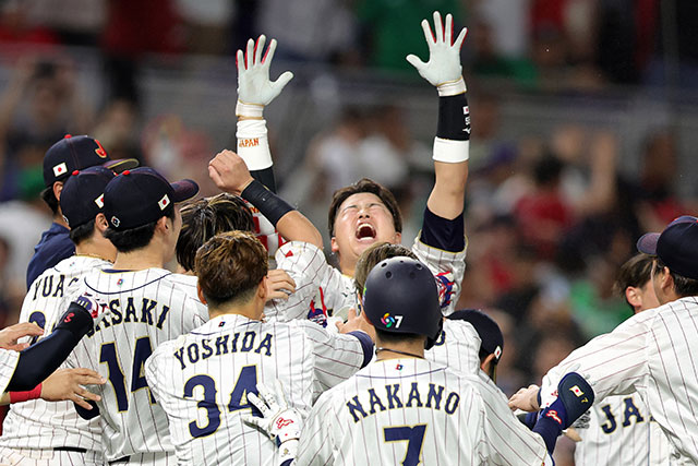 topps now 2023 wbc 村上宗隆　準決勝　サヨナラ　レリック topps now 2023 wbc 村上宗隆 準決勝 サヨナラ レリック 2023